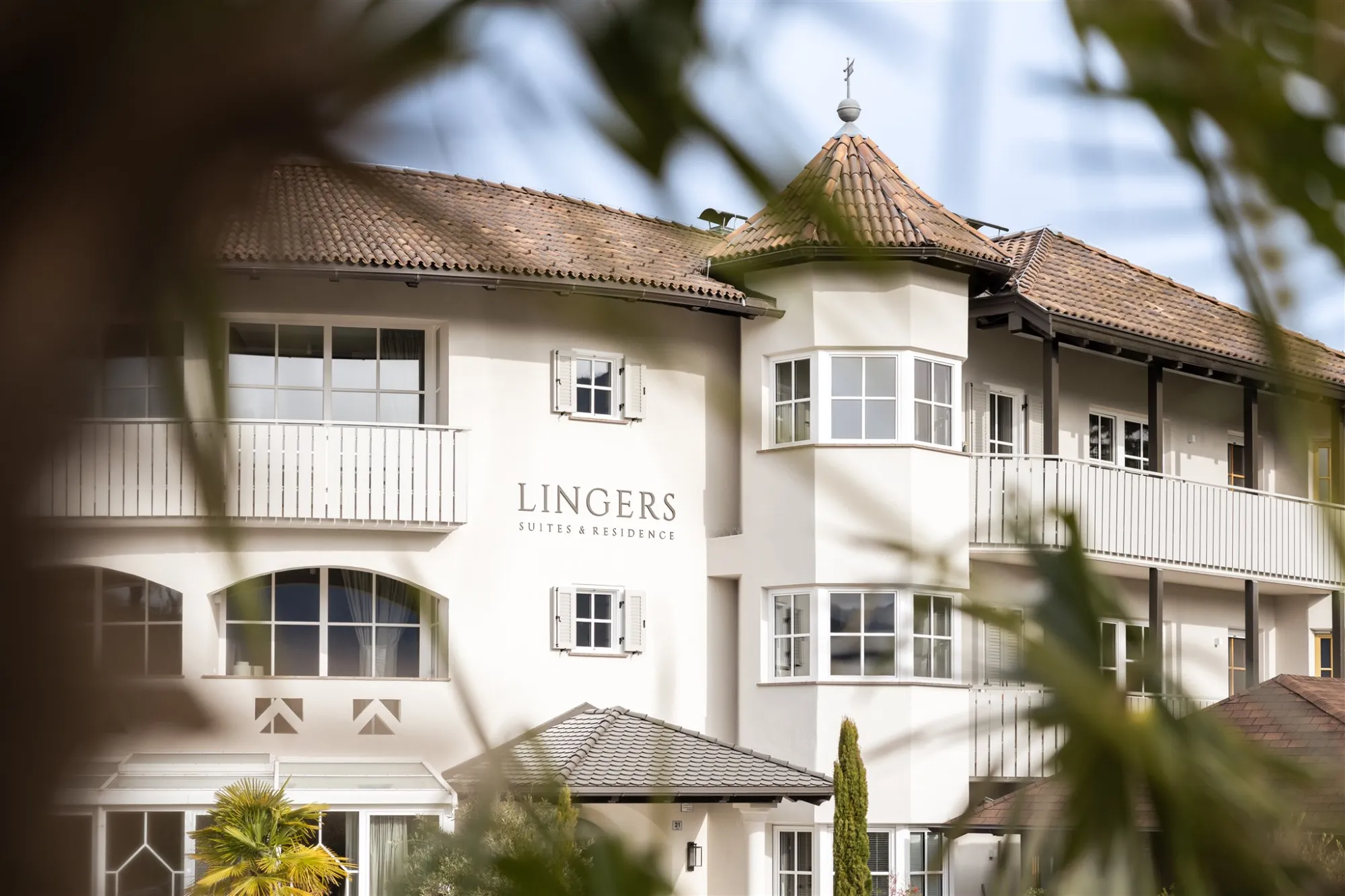 Lingers Suites & Residence - 1